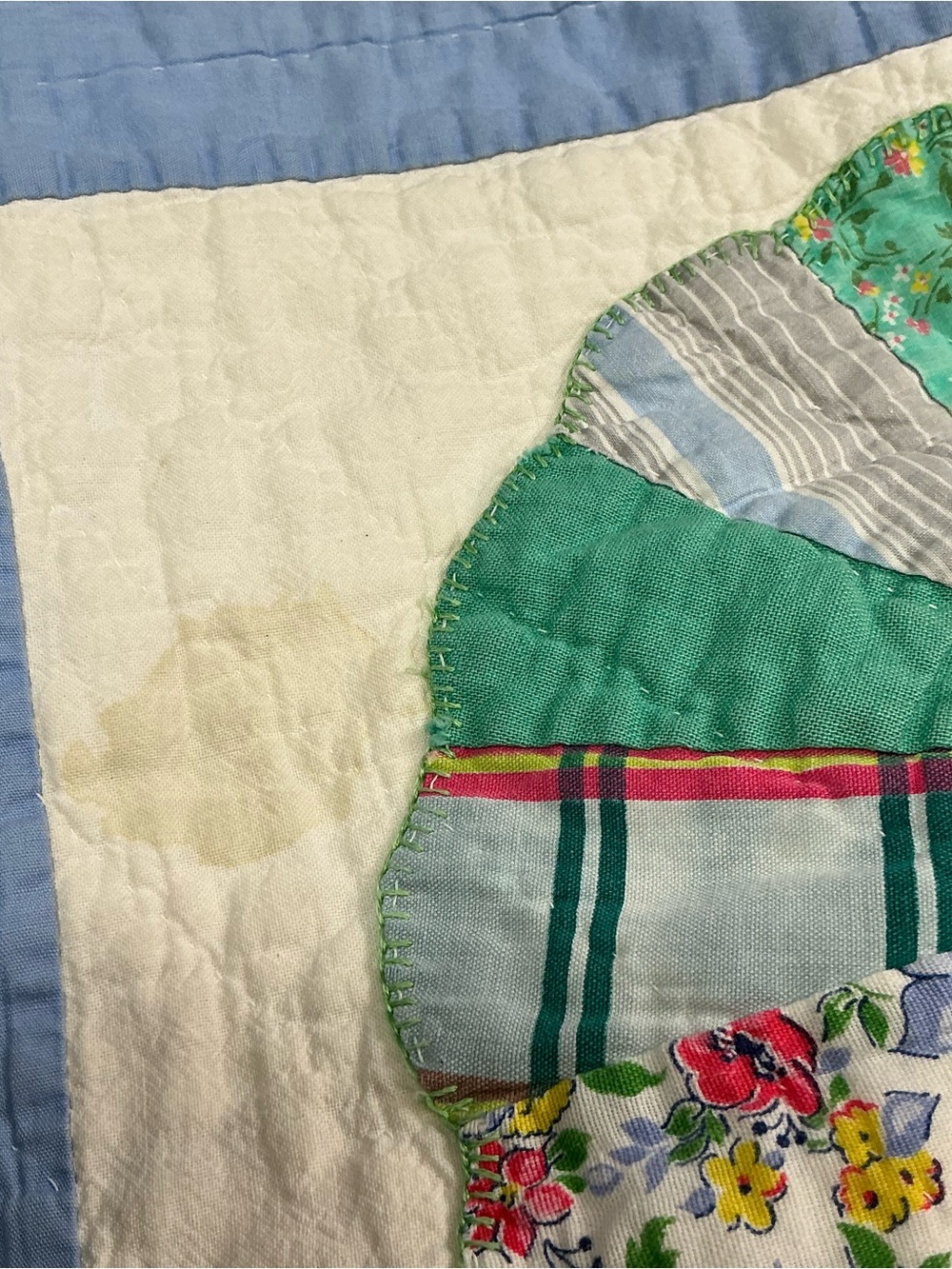 Vintage hand stitched Dresden plate quilt topper 52 x 67 USA made - Picture 6 of 9